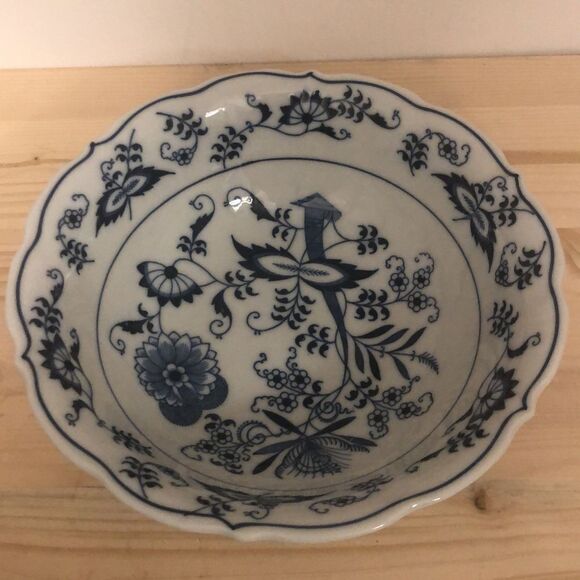 Vintage‎ Blue Danube Serving Bowl EUC - Picture 1 of 3